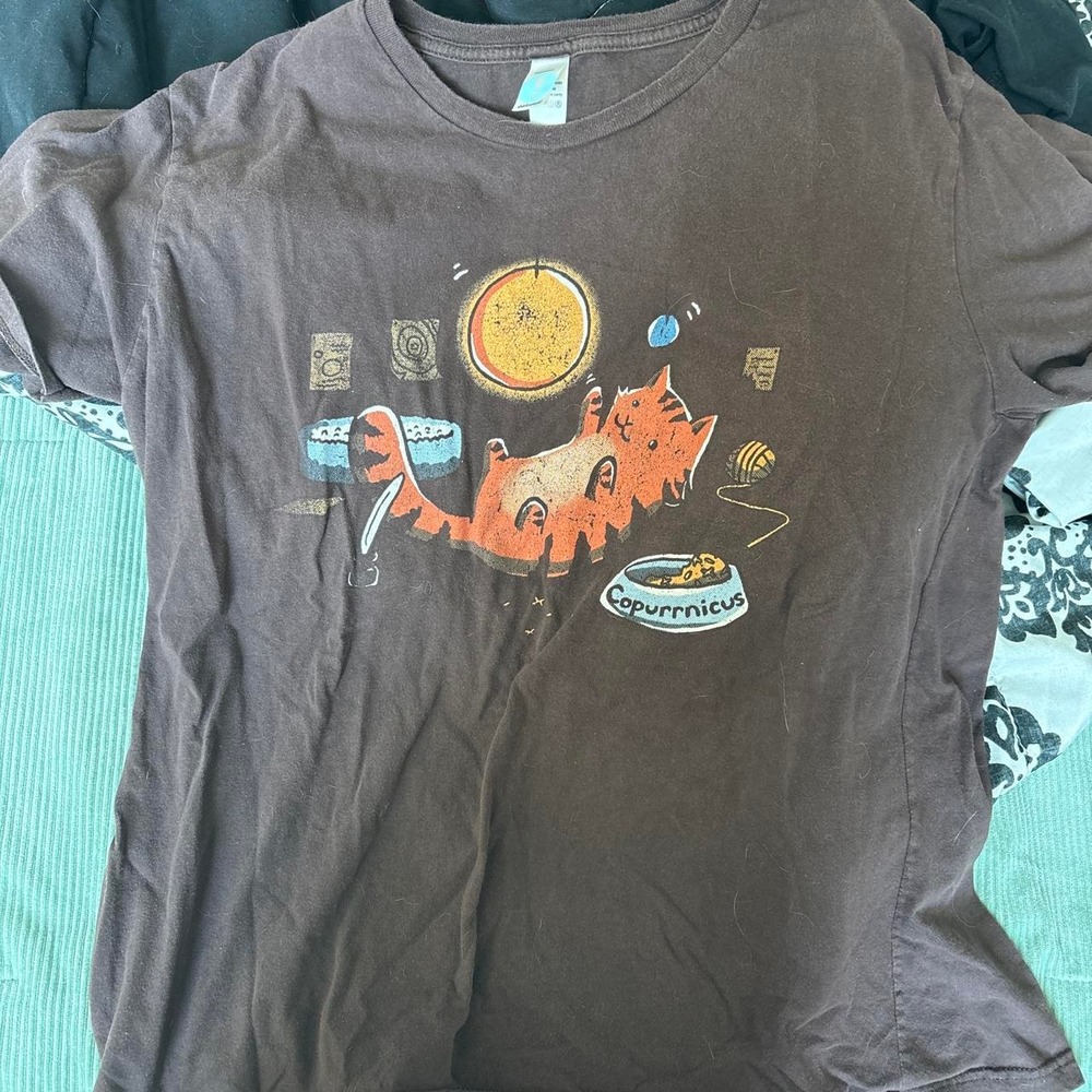 Cute cat graphic tee medium brown